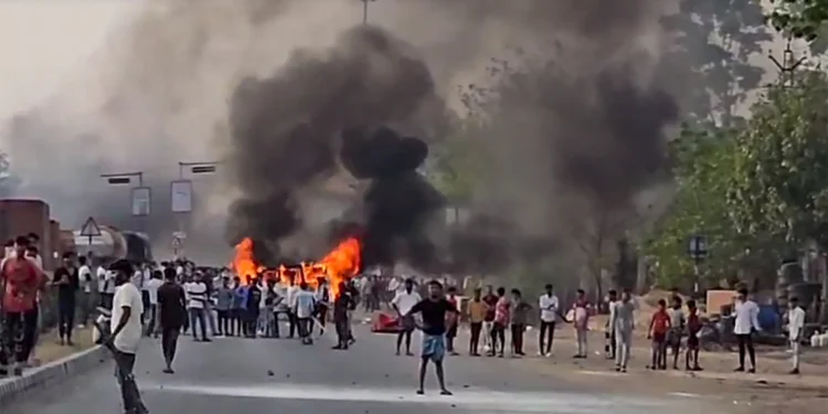 India – Murshidabad Unrest: Over 150 Arrested Amid Waqf Act Protests; BJP Alleges Mass Displacement of Hindus