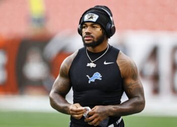 NFL – D’Andre Swift Aims for Redemption in 2025 as Bears Overhaul Offensive Strategy